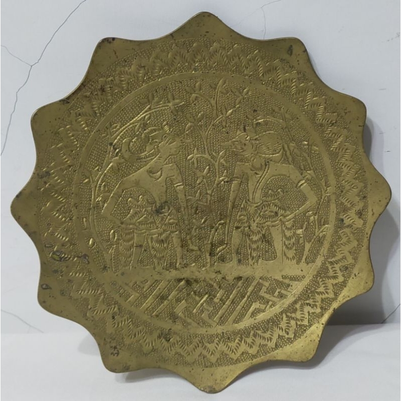 piring kuningan ukir wayang antik