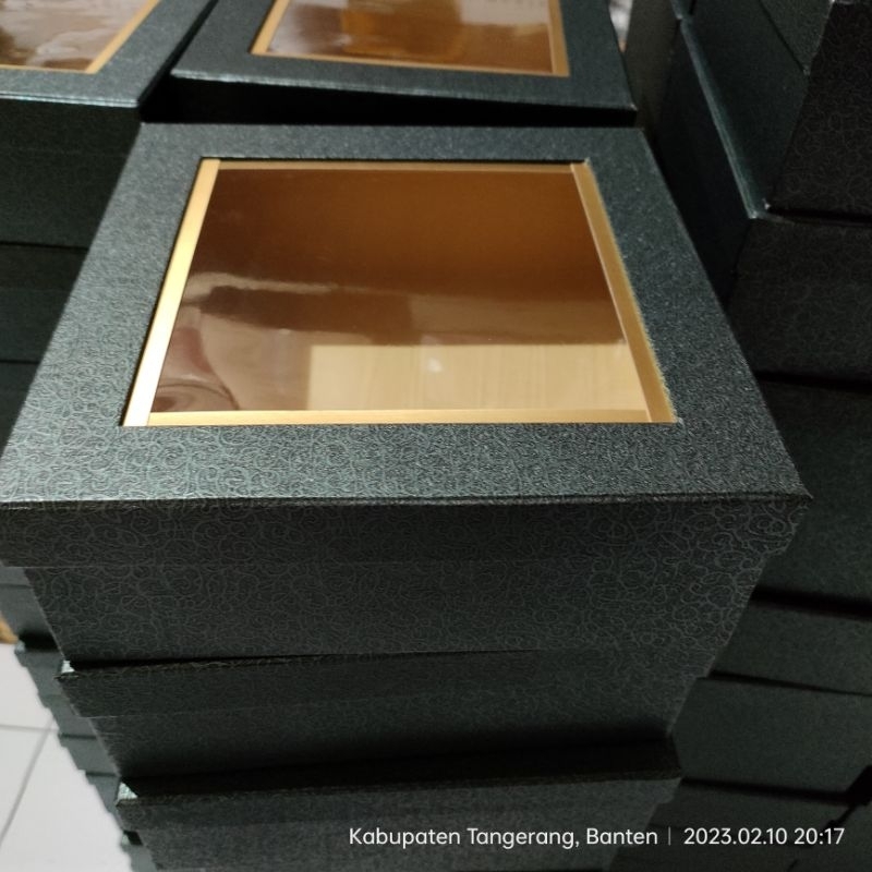 

hardbox ukuran 22.5x22.5x8cm box hampers