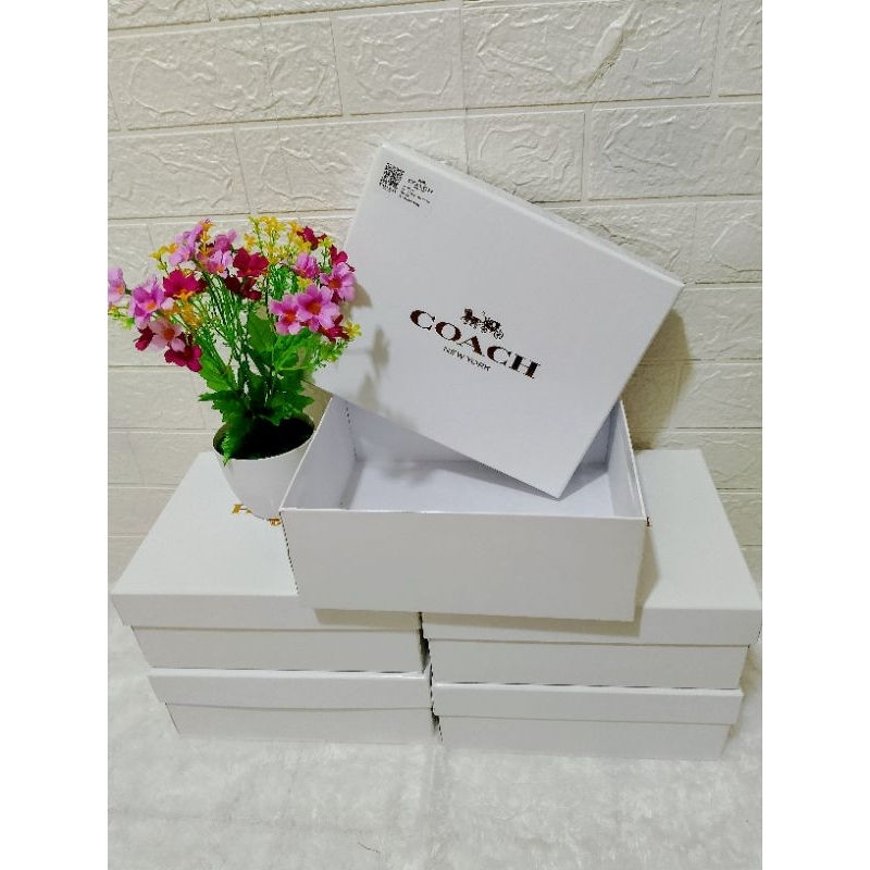 

BOX TAS MEREK COC bahan tebal dan kokoh pengaman tasbungkus kado kotak kado ulang tahun bungkus sepatu