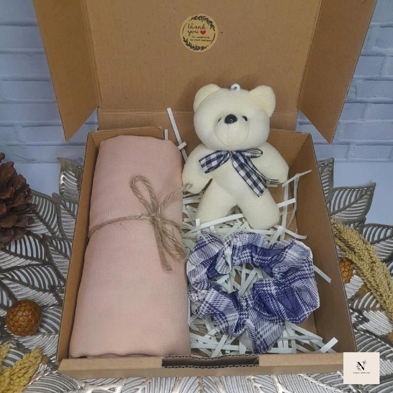 

HAMPERS CEWEK KADO ULANG TAHUN WANITA HAMPERS HADIAH WISUDA GIFT BOX ULTAH PAKET KADO WISUDA GRADUATION