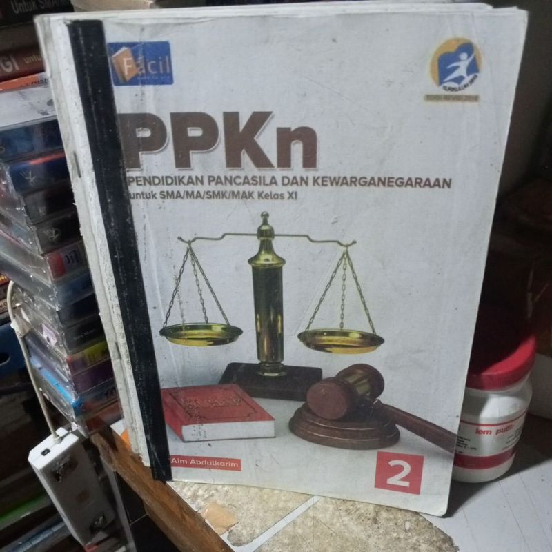 BUKU PPKN/PENDIDIKAN PANCASILA DAN KEWARGANEGARAAN UNTUK SMA KELAS XI/11/2 REVISI K13 PENERBIT FACIL