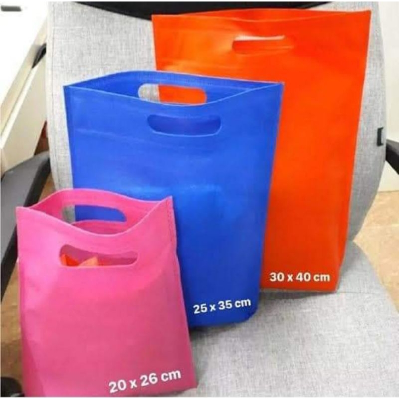 

RB Goodie bag Oval ( ISI 100 PCS) Tas Undangan Spunbond Kain