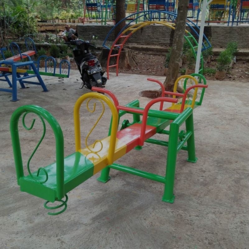 Mainan Jungkat Jungkit Jungkitan