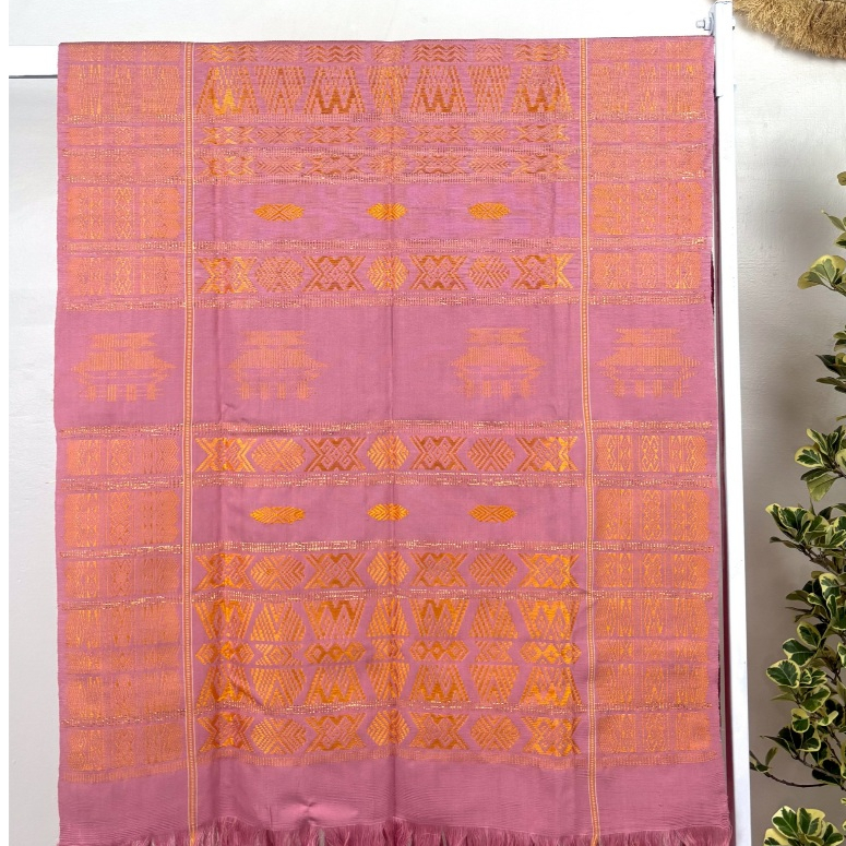 Uis Nipes Rumah Adat Pink