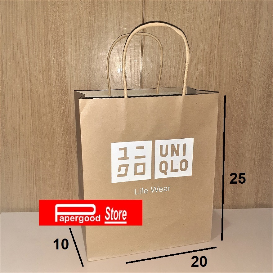 

Paper bag Uniqlo coklat 2 sisi