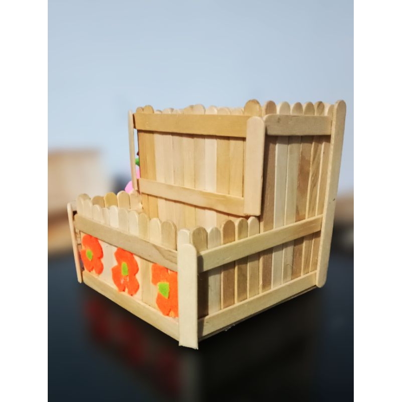 

Prakarya tempat pensil dari stik eskrim