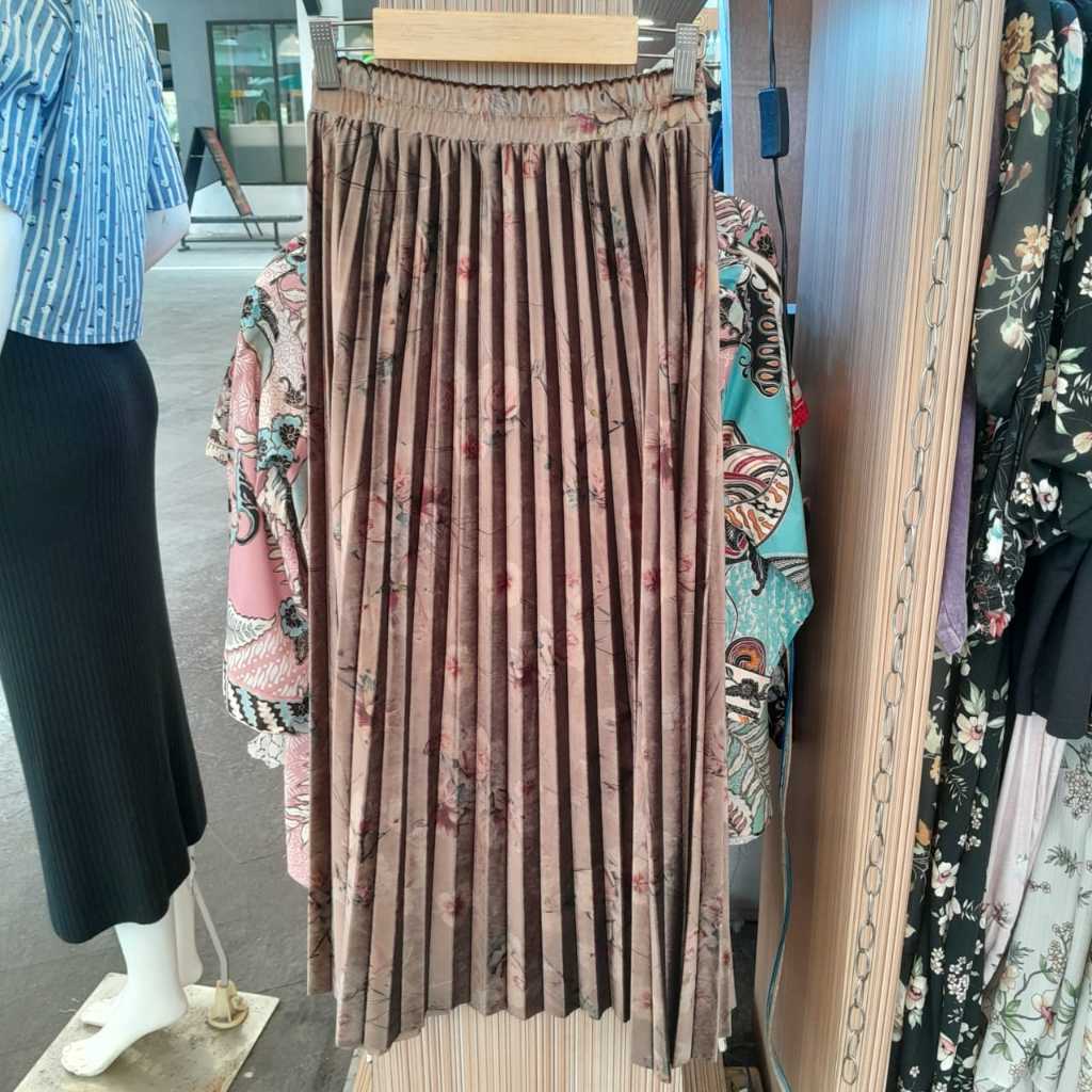 Rok Maxi Suede Bunga