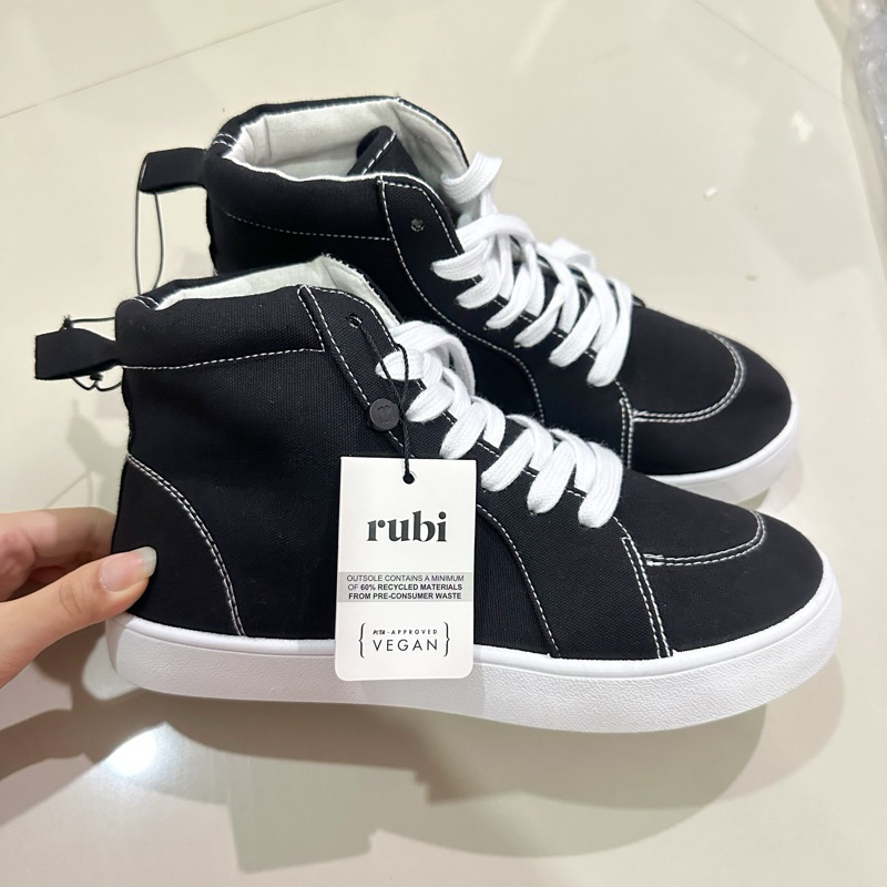 rubi sepatu tinggi hitam kode 7627