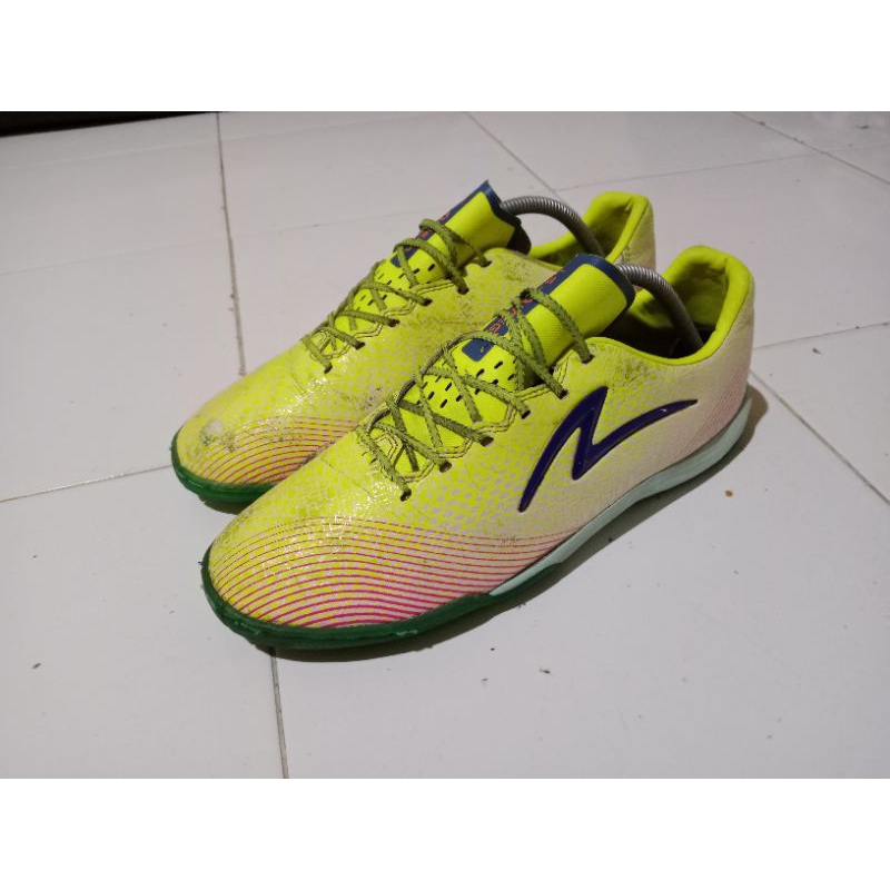 Sepatu futsal ls reborn