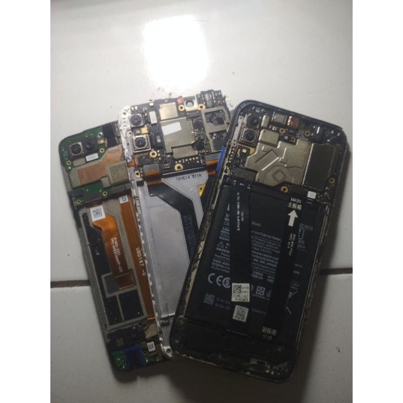 hp mati total, lcd mulus , kondisi sesuai gmbar