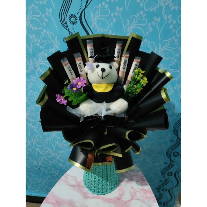 

Buket boneka berbunga minimalis