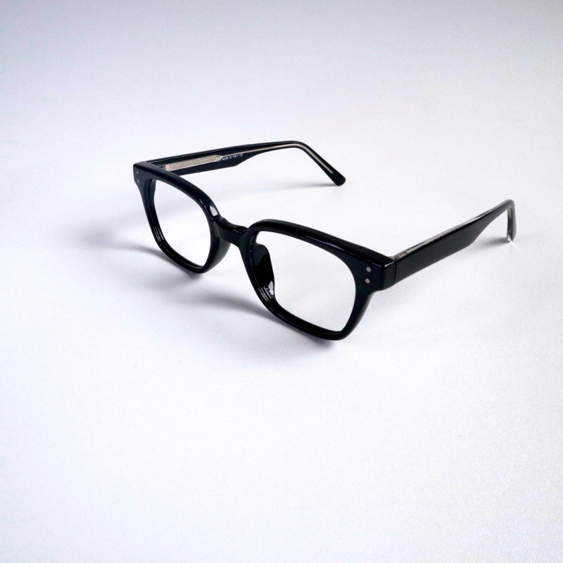 frame kacamata kotak tebal mario