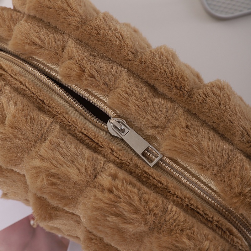 

Jual Produk Tepak / Tempat Pensil Sleting Plush Puff Kotak ''