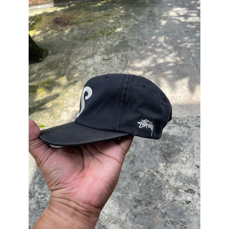 topi stussy logo S
