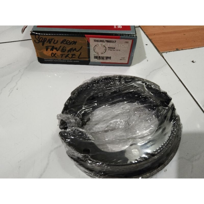 Sepatu rem tangan Nissan Xtrail Old T30