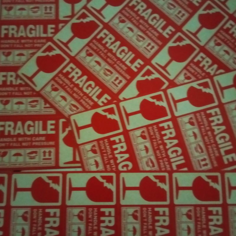 

stiker fragile 9 cm x 5 cm