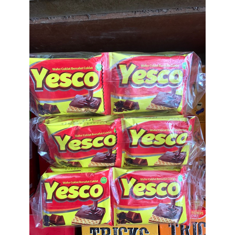 

Yesco Wafer Coklat bersalut coklat 10 x 11 gram