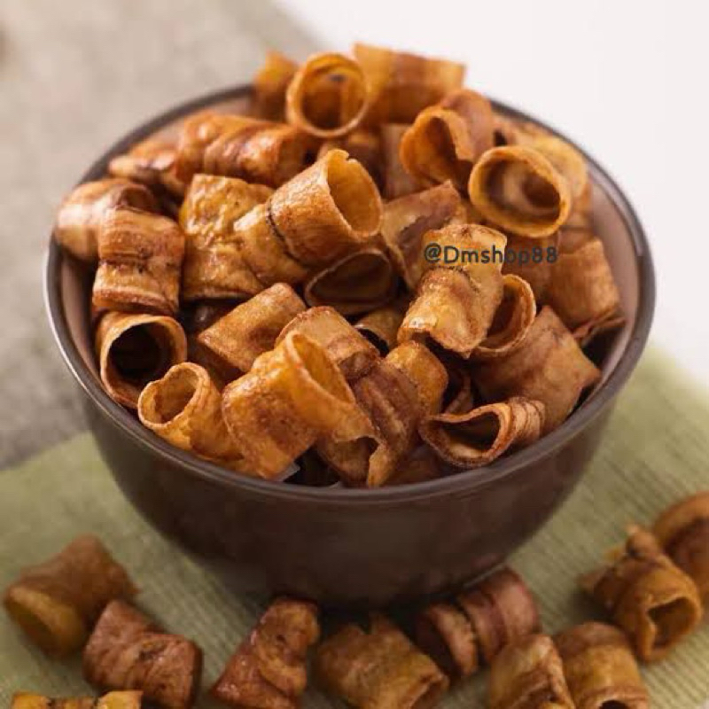 

KERIPIK PISANG GULUNG / BANANA ROLLED CHIPS KARAMEL 250 GRAM