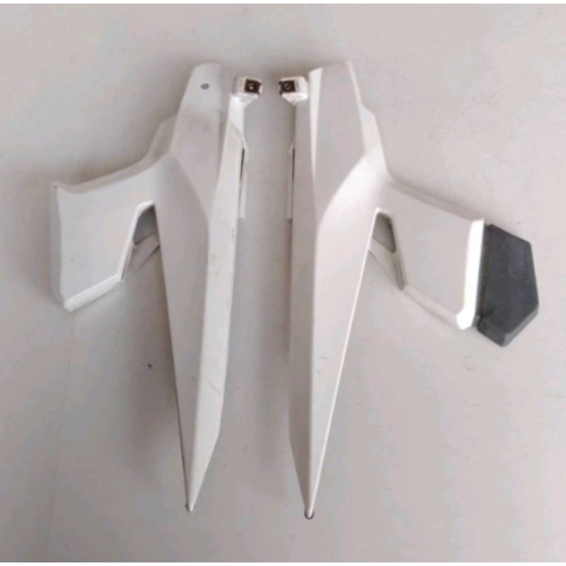 sambungan body tengah Yamaha Jupiter MX new 135 second ori