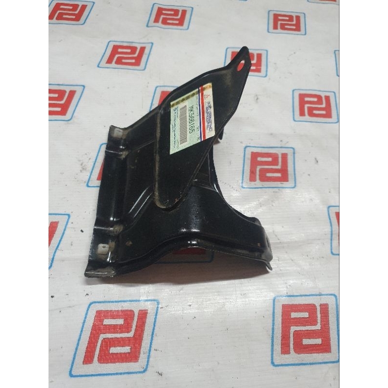 PANGKON BRACKET TUTUP SEKRING KECIL CANTER ORI