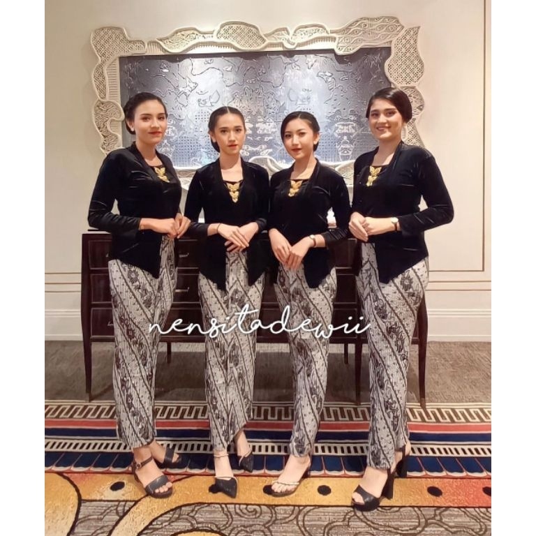 KODE O78F Bridesmaid DHT1 Kebaya Kutubaru  Rok Plisket  Motif Lereng Putih