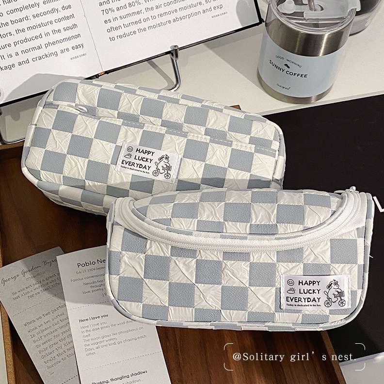 

Tempat Pensil Kotakkotak Krim Kapasitas Besar x D3N2