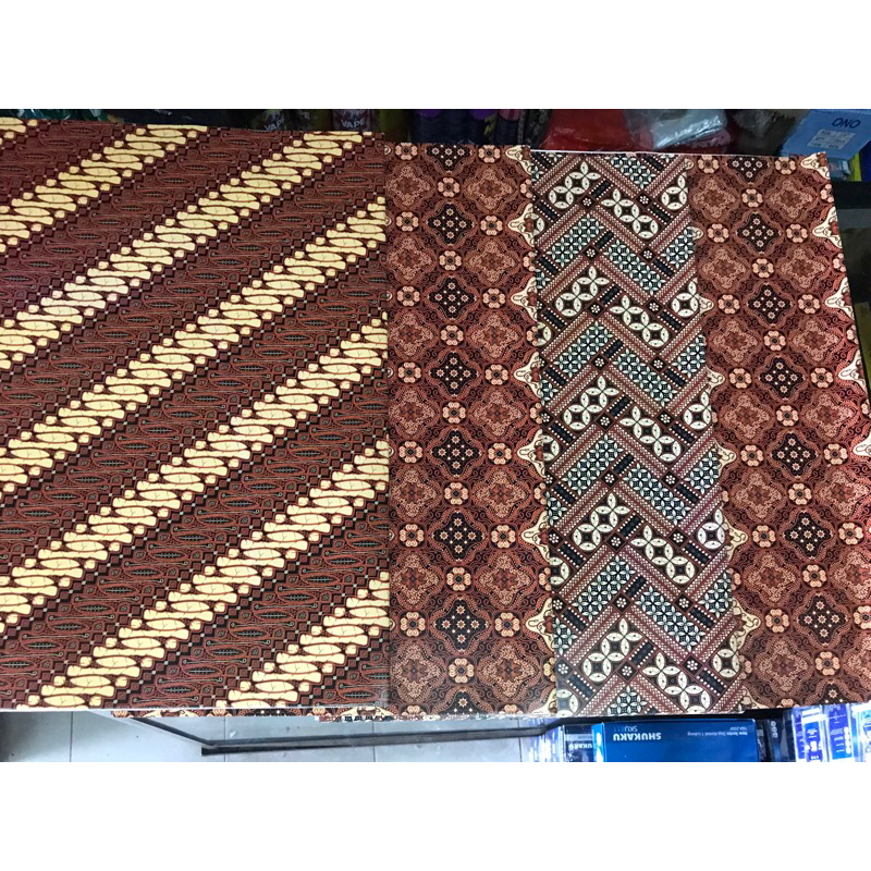 

Kertas Kado Batik