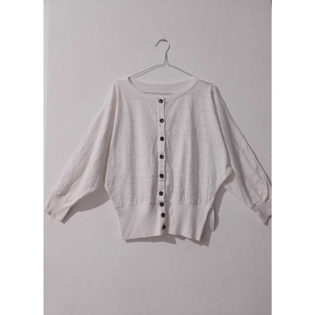 PRELOVED BAJU KAOS WANITA WARNA PUTIH LENGAN KALONG