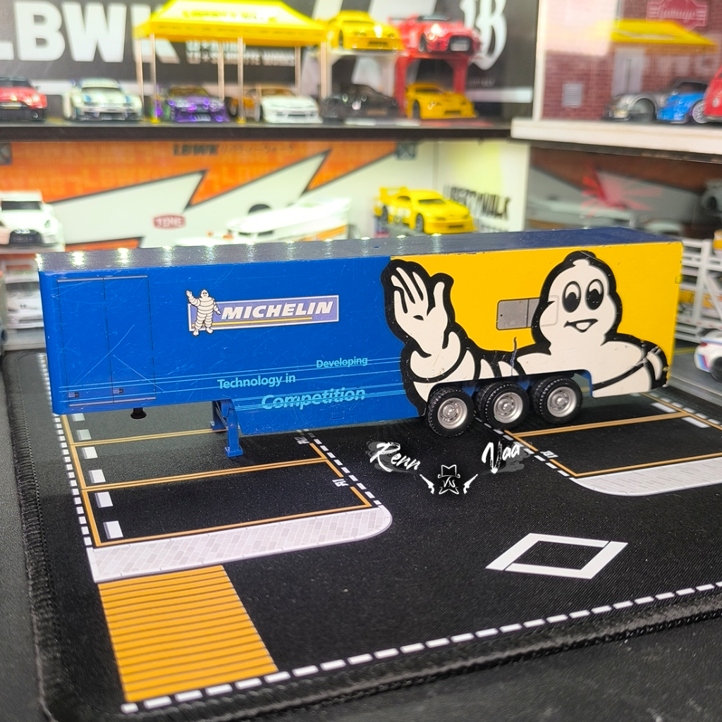 Michelin Trailer Truck 1:64 Ban Karet Muat 2 Mobil Hot Wheels skala 1:64
