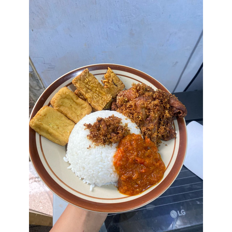 

Bebek ungkep/goreng 1ekor free sambal berat kurleb 450-500gr