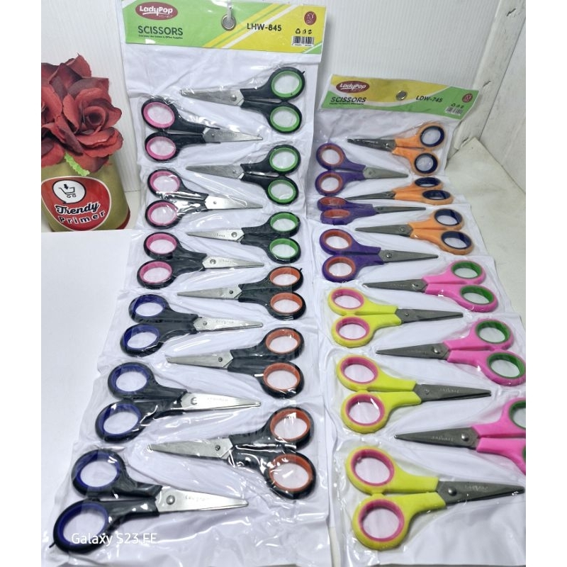 

Gunting kecil renteng isi 12 pcs uk 4 inci