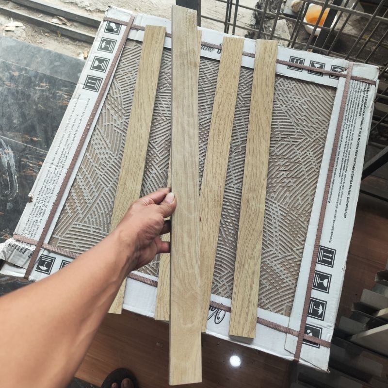 Granit list plint ukuran 5x60 cm motif kayu dopp matt valentino gress