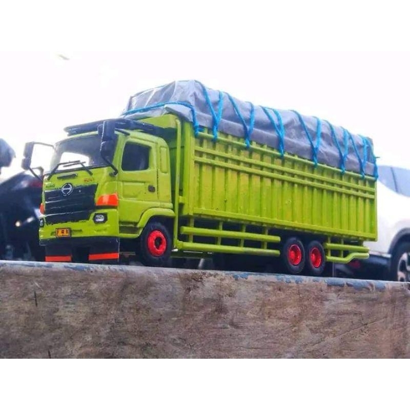 Miniatur truk tronton hino 500 remot control full fariasi lampu leed