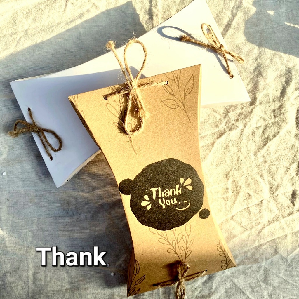 

PILLOW BOX / GIFT BOX / PILLOWBOX / PACKAGING BOX / HAMPERS PILLOWBOX / PILLOW BOX IDUL FITRI / PILLOW BOX RAMADHAN / BOX NIKAHAN / GABLE BOX / BOX HIJAB PACKAGING / BOX KADO / BOX SOUVENIR /
