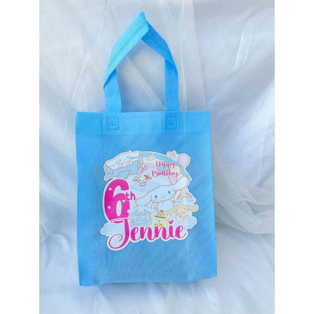 

Cinnamoroll - Tas Spunbon Custom Tema - Tas Souvenir Ulang Tahun / Goodie Bag Birthday / Tas Snack