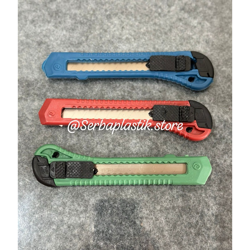 

pisau silet cutter murah plastik warna pemotong gunting kertas serbaguna pisau / pisau murah / cutter murah / silet murah