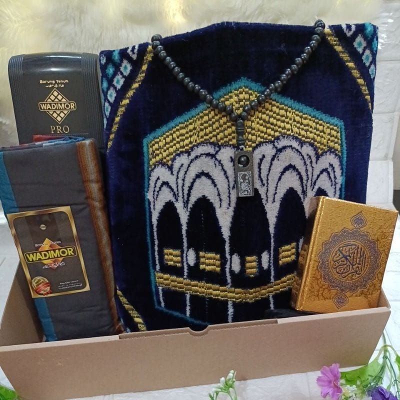

[HAMPERS AKHWAN] HAMPERS SAJADAH TASBIH SARUNG PARFUM SHOLAT Hampers Idul Fitri Hampers Sholat Hampers Cowok Hampers Sajadah Hampers Lebaran Hadiah Pria Hadiah Cowok Hampers Murah Kado Sajadah Kado Pria Kado Cowok Kado Premium Hampers Premium