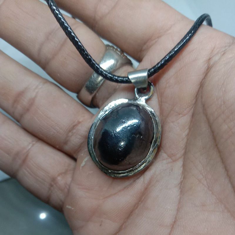 liontin batu badar besi nempel magnit