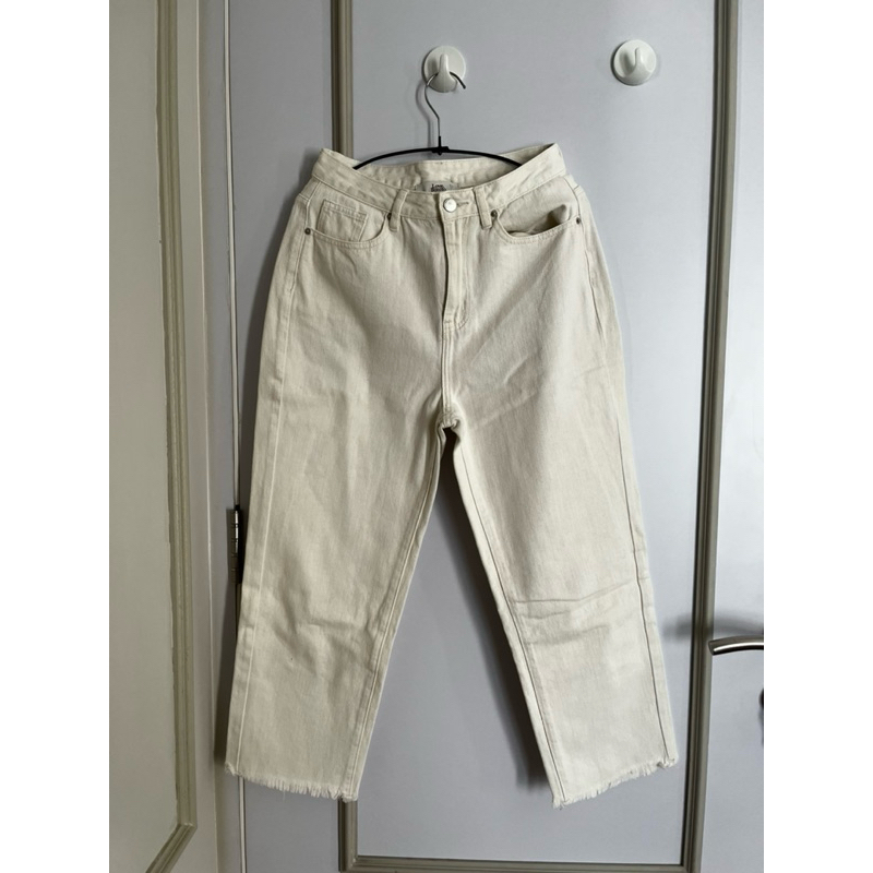 Preloved celana love bonito cream