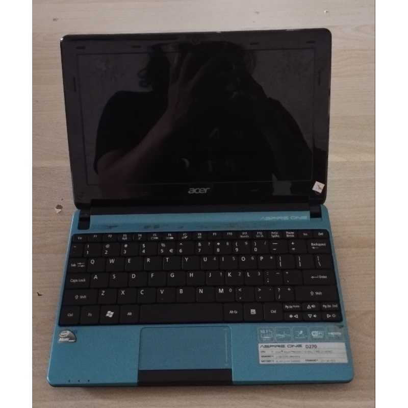 Notebook Acer Aspire One D270 intel Atom DDR3 Kondisi matot mulus