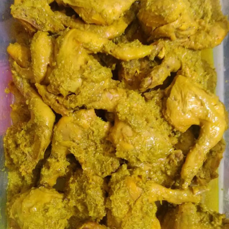 

1 potong Ayam Negeri Ungkep Bumbu Kuning