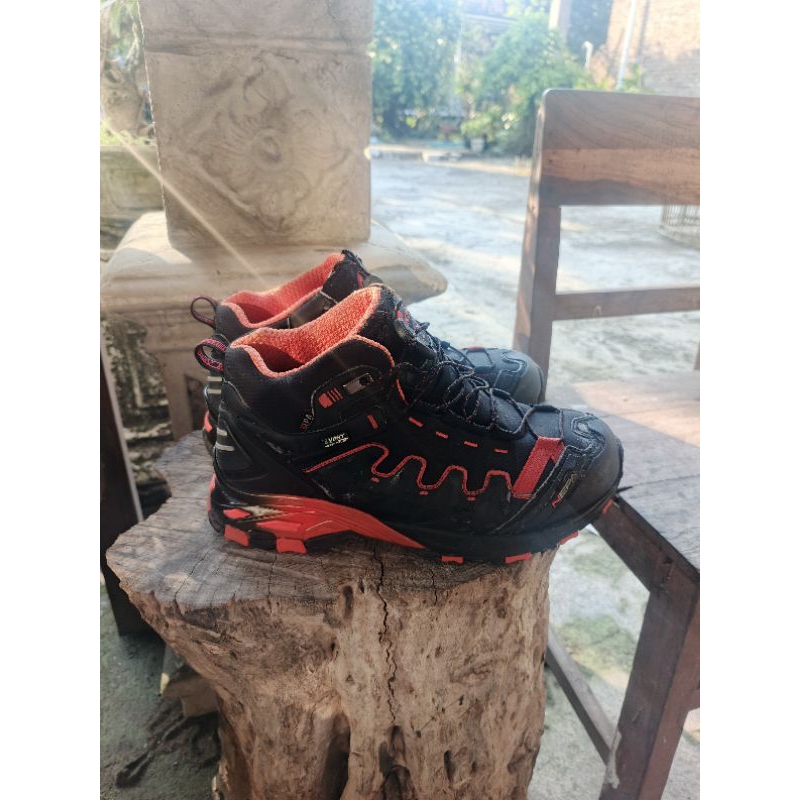 Sepatu Gunung/Outdoor Nepa