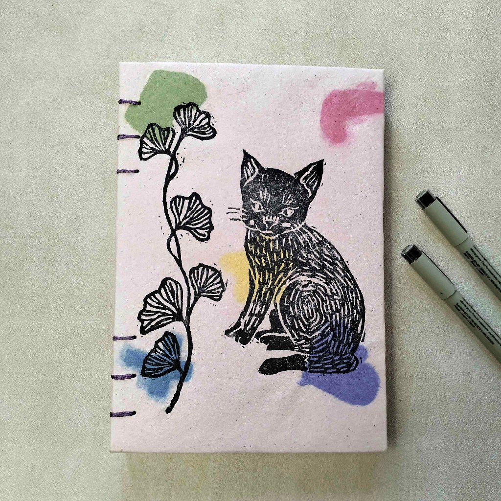 

Pesona Kucing: Notebook Handmade - Cover Kucing Pink dengan Jilid Coptic