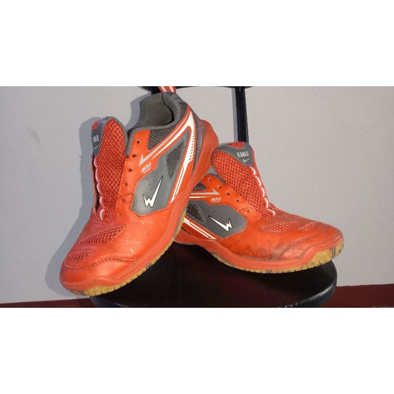 SEPATU BADMINTON BEKAS | SEPATU OLAHRAGA BEKAS | SEPATU RUNNING BEKAS