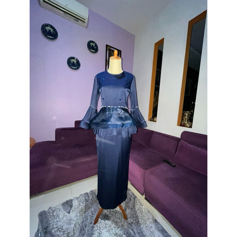 Preloved Gaun Dongker Mewah