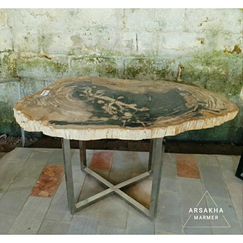 Meja Fosil Kayu Kaki Besi