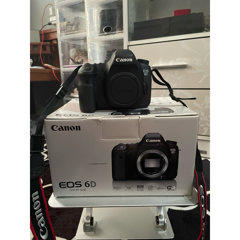 Canon eos 6D body only like new condition