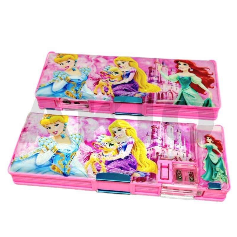 

Tempat Pensil Anak Karakter PRINCESS CINDERELLA RAPUNZEL ARIEL MERMAID 2 Sisi MAGNET + 2 Rautan 168-28