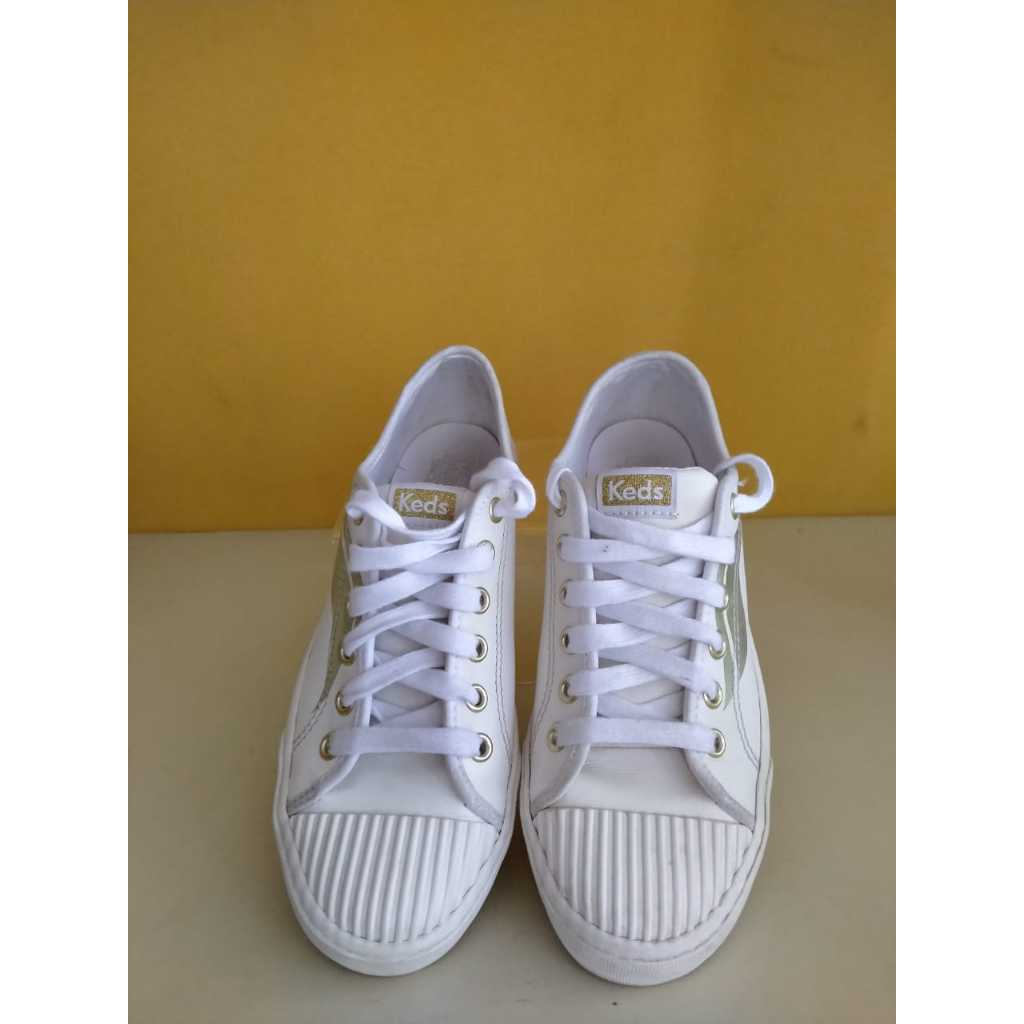 PRELOVED - SEPATU WANITA WARNA PUTIH - KEDS