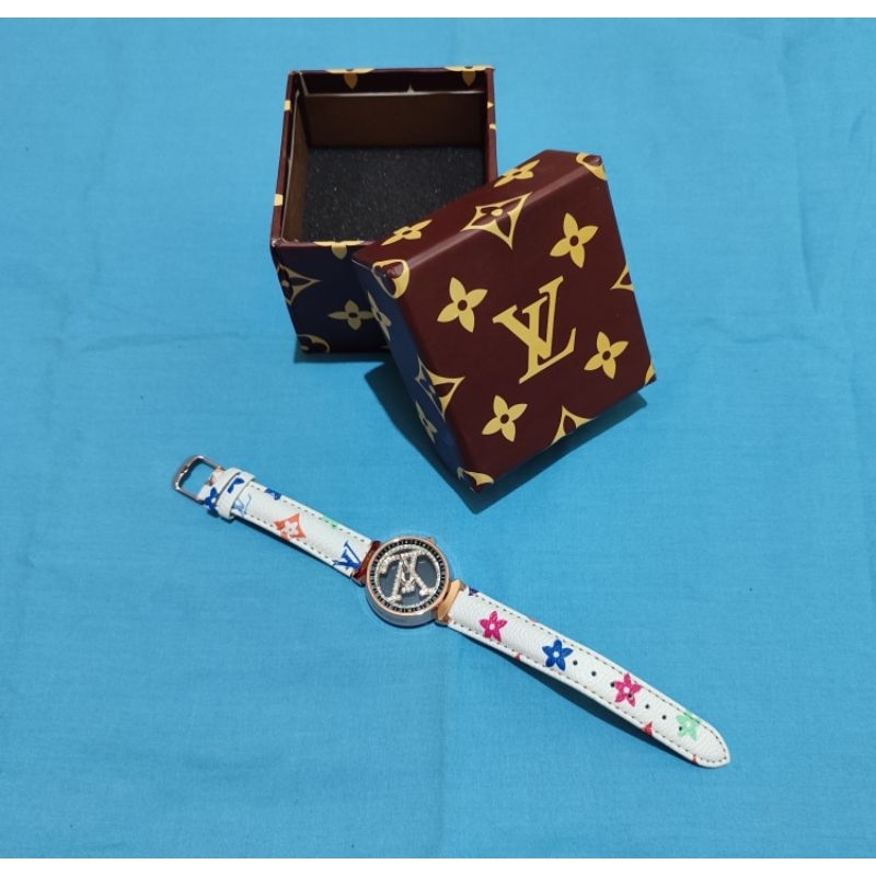 jam tangan wanita LV